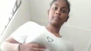 Babe Tamil Bugil Sambil Mainin Memek Basah