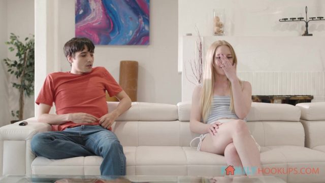 Keluarga Kencang – Familyhookups – Emma Starletto, Ngencang Hot Bareng Mertua