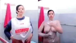 Putri Fatikah Lagi Main Air Di Kamar Mandi, Basah-basah Bikin Ngilu.