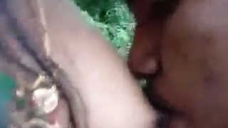 Video Mms Cewek Odisha Nyusu Tetek Di Luar Ruangan