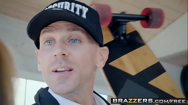 Nina North & Johnny Sins Di Brazzers – Dua Bokong Montok Siap Digoyang Di Atas Skateboard, No Basa-basi!