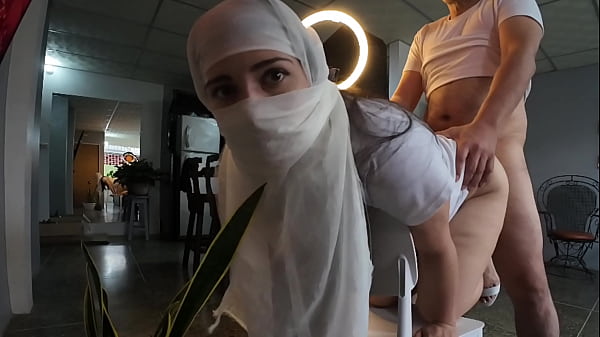 Hijab Ngewe Brutal, Kontol Mancing Keluar Di Lubang Belakang Cewek Alim
