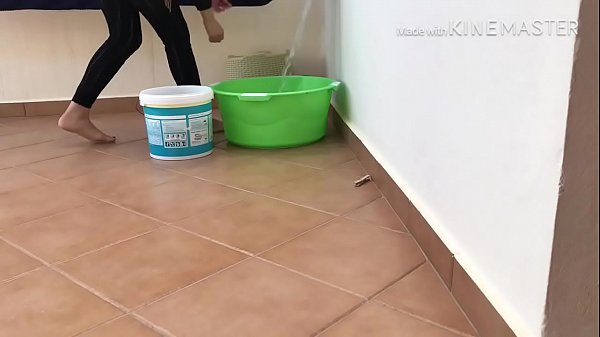 Buka Jilbab, Keluar Bokong Manis Sama Kaki Mulus Siap Digoyang.