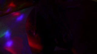 Colombia Mami Montok Kasih Blowjob Basah Di Kamar Mandi, Terus Digenjot Di Sofa.