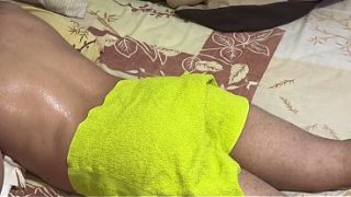 Mertua Montok Bantuan Menantu, Pijat Berujung Nafsu Menggoda.