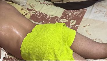Mertua Montok Bantuan Menantu, Pijat Berujung Nafsu Menggoda.