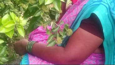 Bhabhi India Di Desa, Ngewe Di Kebun, Basah Kuyup Kena Tanah