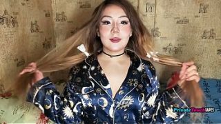 Gadis Gemuk Rusia Dengan Paha Besar Mainin Memek Sempitnya Pakai Dildo Di Dalam.