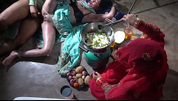 Ibu Tiri Dapur Xxx, Sange Bareng Ibu Tiri India Di Dapur, Desi Step Mom Bikin Makin Tegang