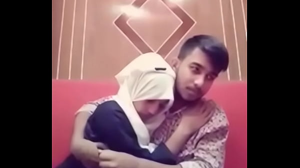Desi Cewek Cowok Ciuman Panas Di Hotel, Bibir Nempel Basah