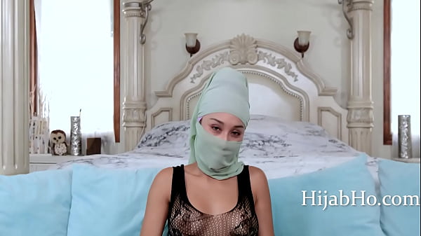 Ibu Tiri Berhijab Lagi Tenangin – Cali Lee Bikin Panas