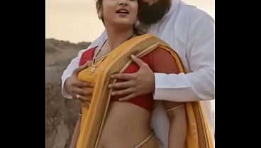Desi Bhabhi Saree Me Boobs Dabaye Romance