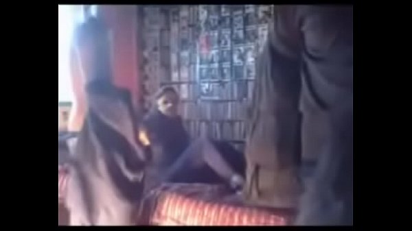 Pasangan Desi Ngewe Bertiga – Sesi Ngentot Keras Part 1