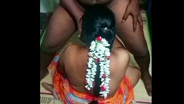 Ibu Rumah Tangga India Main Seru Sama Om Kampung Di Ranjang.