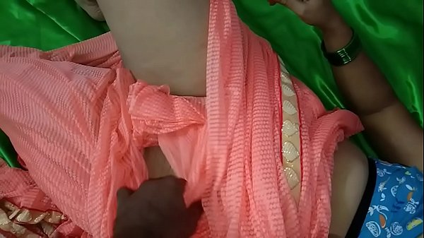 देसी सविता की चूत चोदते हुए