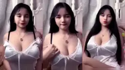 Kienzy Goyang Montok, Toket Gedenya Naik Turun Bikin Getar.