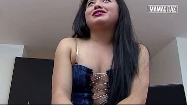 Goyangin Pantat Tebal Latina Pake Rok Mini… Dia Nggak Tahan Megang-megang Itu