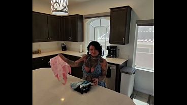 Kakak Tiri Kasih Hadiah Aneh Ke Adiknya / Kumpulan Video Panas