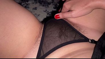 Tonton Ibu Nakal Ini Bermain Dengan Memek Bulu Lebatnya. Pov Dari Lubangnya.