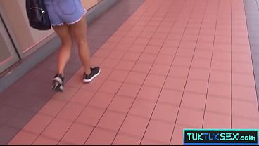 Cewek Thailand Amatir Dicolong Di Tuk Tuk, Dibawa Ke Hotelnya, Langsung Digebukin Habis-habisan.