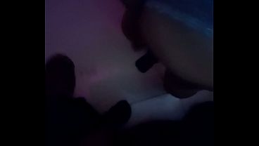Mamah Muda Umur 31, Pusing Melulu. Ujung-ujungnya Temennya Mabuk, Crot Di Kasur.