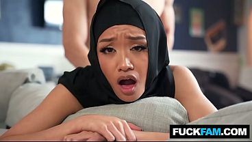 Hijabi Dikenalkan Budaya Barat, Jade Kimiko & Parker Ambrose Main Mainan Panas
