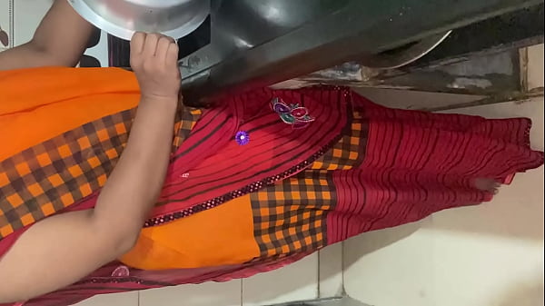 Bhabhi Ko Devar Ne Kitchen Se Bedroom Me Bula Ke Choda, Uski Chikhein Aur Moan Pure Ghar Me Goonj Gayi — Viral Mms Hindi Voice.