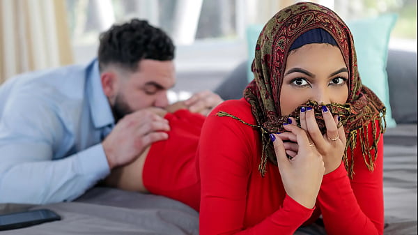 Abang Tiri Bakal Ngajarin Adik Tiri Berhijab Soal Pelajaran Panas Sebelum Nikah – Hijablust