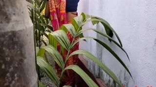 Memek Basah Tante Tamil Digocoh Kontol Muda Di Kebun Belakang