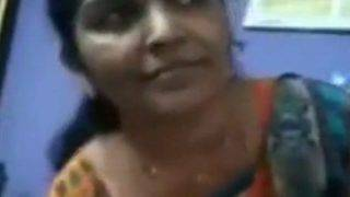 Tamil Aunty Telanjangin Celana Dalem Di Video Call, Bikin Makin Pengen Lihat.