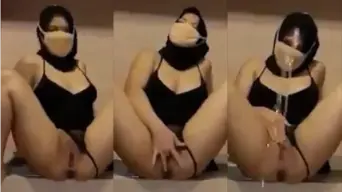 Tante Hijabnya Muncrat Deras Kayak Pancuran, Basah Kuyup Semua
