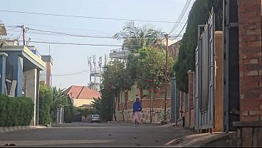 Astaga Mama Arab Sangek Banget Mainin Memek Di Luar Rumah Deket Jalan