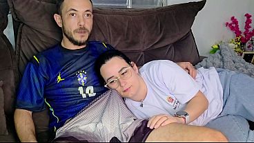 Ibu Tiri Digoda Kakak Tiri Sambil Nonton Bola Brasil, Tubuhnya Meremang Panas.